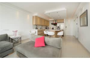 401 Ocean Dr, Miami Beach, FL 33139, Sold 12/07/20