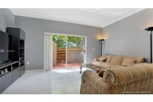 8270 NW 10th St, Miami, FL 33126, Sold 12/03/20