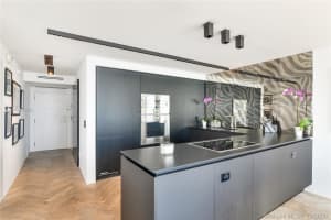 400 South Pointe Dr, Miami Beach, FL 33139, Sold 06/16/21