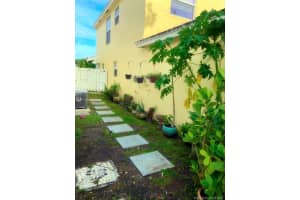 305 S Ketch Dr, Sunrise, FL 33326, Sold 12/07/20