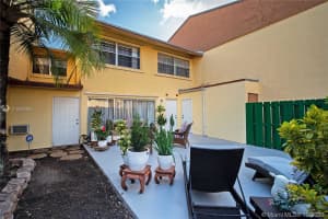 15430 SW 81st Cir Ln, Miami, FL 33193, Sold 10/05/20