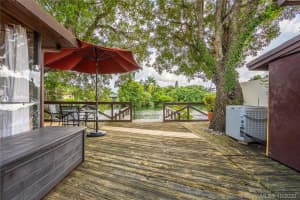 13856 Kendale Lakes Dr, Miami, FL 33183, Sold 11/13/20