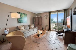 1020 Meridian Ave, Miami Beach, FL 33139, Sold 01/12/22