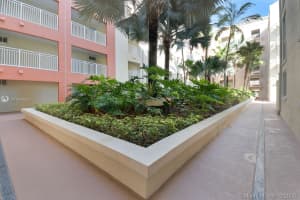 7275 SW 90th St APT C213, Miami, FL 33156, Sold 01/13/21