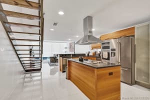 2950 NE 188th St, Miami, FL 33180, Sold 02/12/21