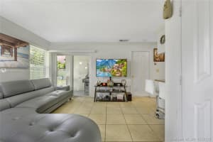 17325 NW 67th Ct, Hialeah, FL 33015, Sold 11/27/20