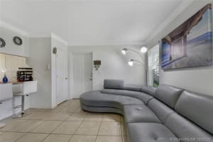 17325 NW 67th Ct, Hialeah, FL 33015, Sold 11/27/20