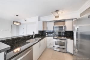 1155 Brickell Bay Dr, Miami, FL 33131, Sold 04/29/21