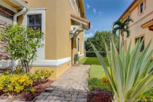 12165 Vaquero Trails Dr, Davie, FL 33325, Sold 12/23/20