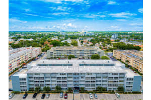 329 SE 3rd St #502p, Hallandale Beach, FL 33009, Sold 07/12/21