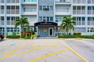 329 SE 3rd St #502p, Hallandale Beach, FL 33009, Sold 07/12/21