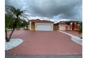 8211 NW 201st St, Hialeah, FL 33015, Sold 01/07/21