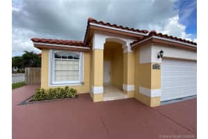8211 NW 201st St, Hialeah, FL 33015, Sold 01/07/21