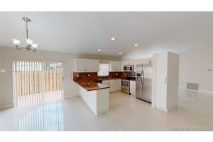 8211 NW 201st St, Hialeah, FL 33015, Sold 01/07/21