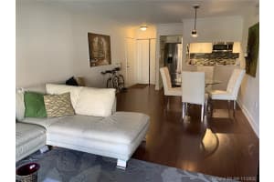 10135 NW 9th St Cir, Miami, FL 33172, Sold 02/25/21