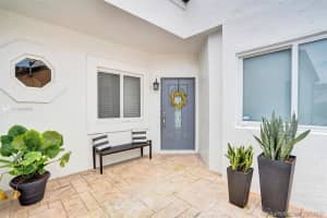 18834 NW 80th Ct, Hialeah, FL 33015, Sold 12/09/20