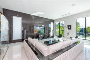 2040 NE 121st Rd, North Miami, FL 33181, Sold 06/11/21