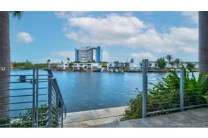 101 N Shore Dr, Miami Beach, FL 33141, Sold 02/03/21