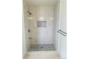 17405 NW 75th Pl, Hialeah, FL 33015, Sold 12/08/20