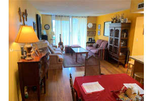 9682 Fontainebleau Blvd, Miami, FL 33172, Sold 06/22/21