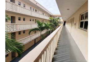 410 SE 2nd St, Hallandale Beach, FL 33009, Sold 02/12/21