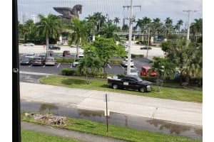 410 SE 2nd St, Hallandale Beach, FL 33009, Sold 02/12/21