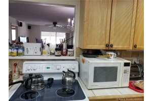 410 SE 2nd St, Hallandale Beach, FL 33009, Sold 02/12/21