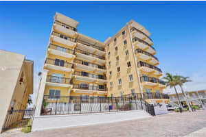 1815 N Surf Rd, Hollywood, FL 33019, Sold 02/10/21