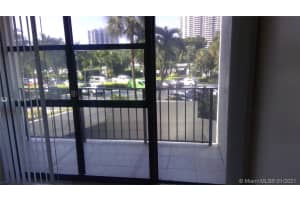 600 Parkview Dr # 1132, Hallandale Beach, FL 33009, Sold 05/17/21