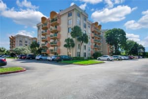 9320 Fontainebleau Blvd, Miami, FL 33172, Sold 12/21/20