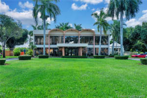 9320 Fontainebleau Blvd, Miami, FL 33172, Sold 12/21/20