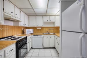 6960 Miami Gardens Dr, Hialeah, FL 33015, Sold 12/31/20