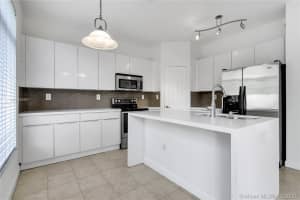 5710 NW 113th Pl, Doral, FL 33178, Sold 04/09/21