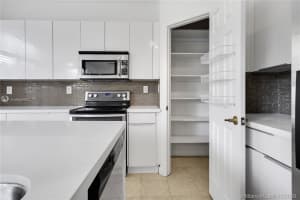 5710 NW 113th Pl, Doral, FL 33178, Sold 04/09/21