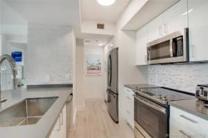 110 Washington Ave, Miami Beach, FL 33139, Sold 12/29/20