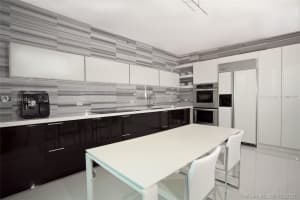 300 South Pointe Dr, Miami Beach, FL 33139, Sold 12/22/22