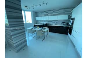 300 South Pointe Dr, Miami Beach, FL 33139, Sold 12/22/22