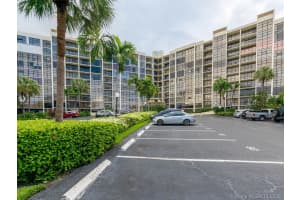 600 Parkview Dr # 1132, Hallandale Beach, FL 33009, Sold 01/06/21