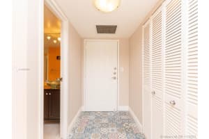 600 Parkview Dr # 1132, Hallandale Beach, FL 33009, Sold 01/06/21
