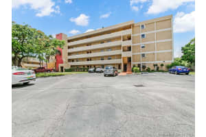 9280 Fontainebleau Blvd, Miami, FL 33172, Sold 03/08/21