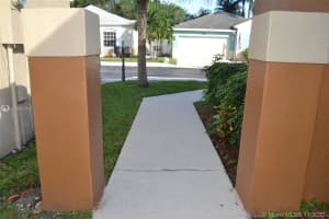 227 E Riverbend Dr, Sunrise, FL 33326, Sold 03/26/21
