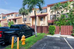 371 W Park Dr, Miami, FL 33172, Sold 01/08/21