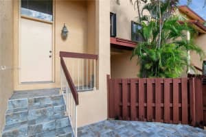 371 W Park Dr, Miami, FL 33172, Sold 01/08/21