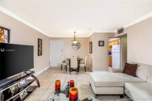 7215 SW 94th Pl APT H1, Miami, FL 33173, Sold 03/02/21