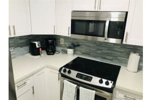 6960 NW 186th St, Hialeah, FL 33015, Sold 03/05/21