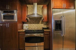 8517 NW 7th St, Miami, FL 33126, Sold 02/12/21