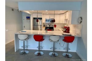 6960 NW 186th St, Hialeah, FL 33015, Sold 04/06/21