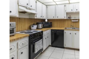 6960 NW 186th St, Hialeah, FL 33015, Sold 02/02/21