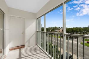 329 SE 3rd St #303s, Hallandale Beach, FL 33009, Sold 01/05/21