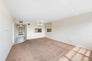 329 SE 3rd St #303s, Hallandale Beach, FL 33009, Sold 01/05/21